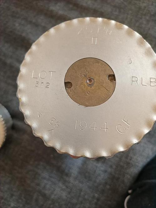 Vaas gemaakt van Raket uit 2e wereldoorlog. Handgemaakt 1944, Antiek en Kunst, Antiek | Overige Antiek, Ophalen of Verzenden