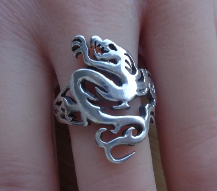 zilveren heren ring met Chinese draak [378], Sieraden, Tassen en Uiterlijk, Ringen, Zo goed als nieuw, Heer, 19 tot 20, Zilver