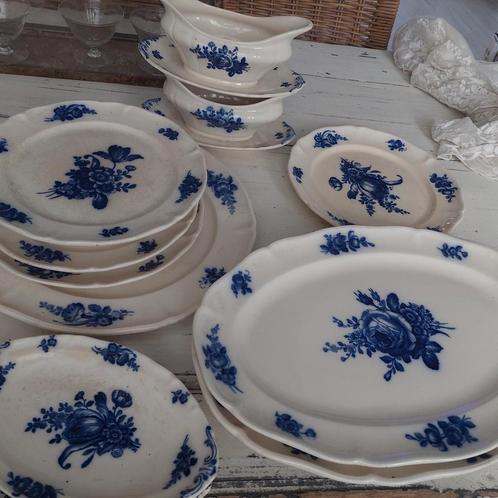 Antieke serviesdelen Boch Mettlach/blue rose, Antiek en Kunst, Antiek | Servies los, Ophalen of Verzenden