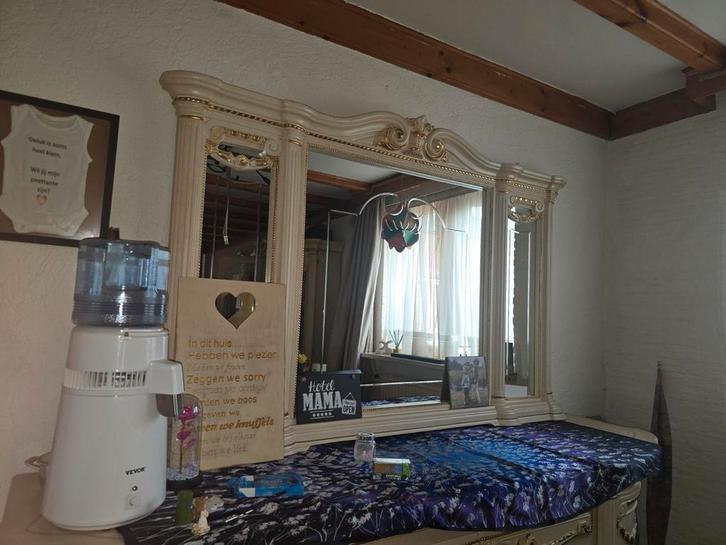 Italiaanse Spiegel met Sierlijke Lijst, Huis en Inrichting, Kasten | Dressoirs, Gebruikt, 100 tot 150 cm, Minder dan 25 cm, Met plank(en)