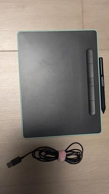 Wacom Intuos tekentablet  beschikbaar voor biedingen