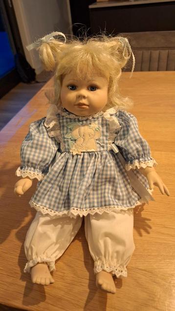 Prachtige porseleinen pop van Ashton Drake Galleries.  beschikbaar voor biedingen