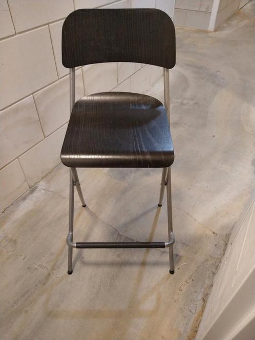Ikea barkruk zwart opklapbaar., Huis en Inrichting, Barkrukken, Zo goed als nieuw, 60 tot 90 cm, Hout, 1 kruk, Met voetsteun, Ophalen of Verzenden
