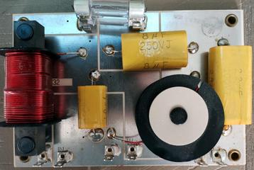 Eminence PXB2-1k6 scheidingfilter -  2 stuks nieuw. beschikbaar voor biedingen