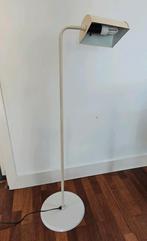 Draaibare slanke staande witte lamp - hoogte 110 cm, Ophalen, Zo goed als nieuw, Metaal, 100 tot 150 cm
