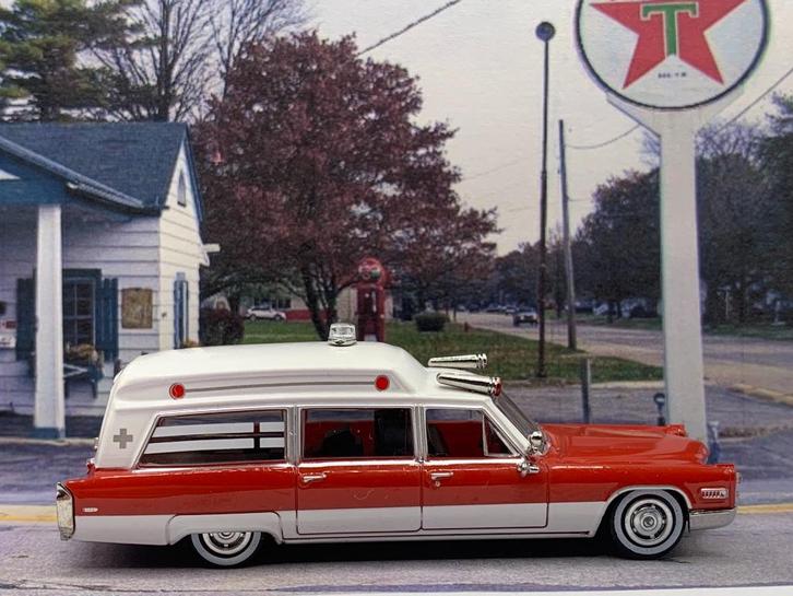 Cadillac Miller Meteor Ambulance, Hobby en Vrije tijd, Modelauto's | 1:87, Zo goed als nieuw, Auto, Brekina, Ophalen of Verzenden
