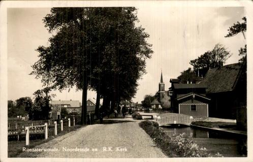 Noordeinde en R.K. Kerk in Rijnsaterwoude, Verzamelen, Ansichtkaarten | Nederland, Gelopen, Zuid-Holland, 1920 tot 1940, Ophalen of Verzenden