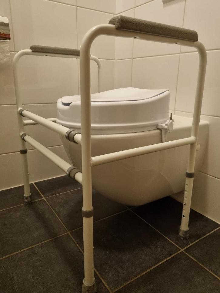 Verstelbaar toiletframe + wc-brilverhoger (10 cm), Diversen, Verpleegmiddelen, Nieuw, Ophalen of Verzenden