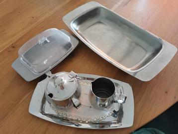 Brood servies beschikbaar voor biedingen