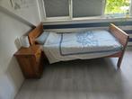Bed en nachtkast zeer goede staat, elektrische lattenbodem, Ophalen, Gebruikt, 90 cm, Eenpersoons