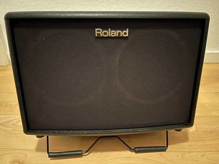 Roland akoestische gitaarversterker, Muziek en Instrumenten, Versterkers | Bas en Gitaar, Zo goed als nieuw, 50 tot 100 watt, Ophalen