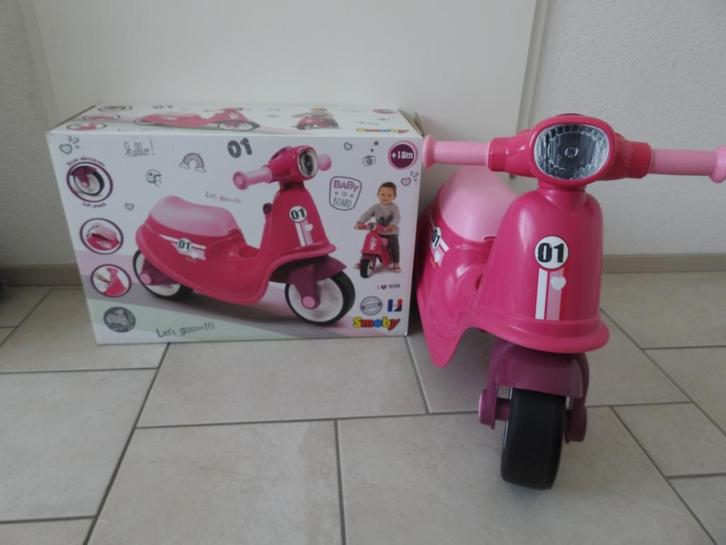 Smoby roze loopscooter, Kinderen en Baby's, Speelgoed | Buiten | Voertuigen en Loopfietsen, Zo goed als nieuw, Loopvoertuig, Ophalen