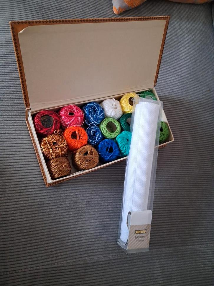 Borduurgaren, stof & doos, Hobby en Vrije tijd, Borduren en Borduurmachines, Ophalen of Verzenden