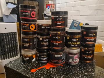 Verschillende pop ups, wafters en hardhookbaits.  beschikbaar voor biedingen