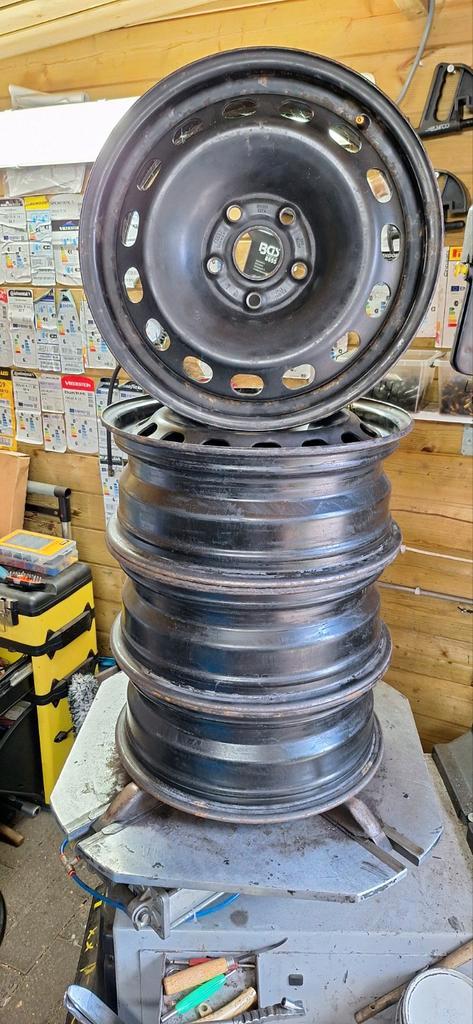 Set velgen Q2 Ateca Leon Superb Passat winterbanden, Auto-onderdelen, Banden en Velgen, Velg(en), Winterbanden, 16 inch, 215 mm