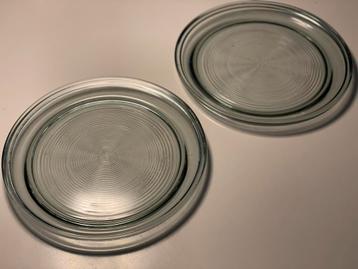 A.D. Copier: 2 grijze 'Primula' ontbijtborden 21 cm i.z.g.s. beschikbaar voor biedingen