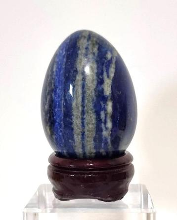 Lapis Lazuli ei met sokkel. beschikbaar voor biedingen