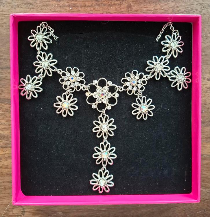 Unieke feestelijke strassketting in luxe geschenk verpakking, Sieraden, Tassen en Uiterlijk, Kettingen, Zo goed als nieuw, Ophalen