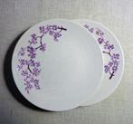 Twee borden met paars motiefje, Huis en Inrichting, Keuken | Servies, Ophalen of Verzenden, Zo goed als nieuw, Bord(en), Overige stijlen