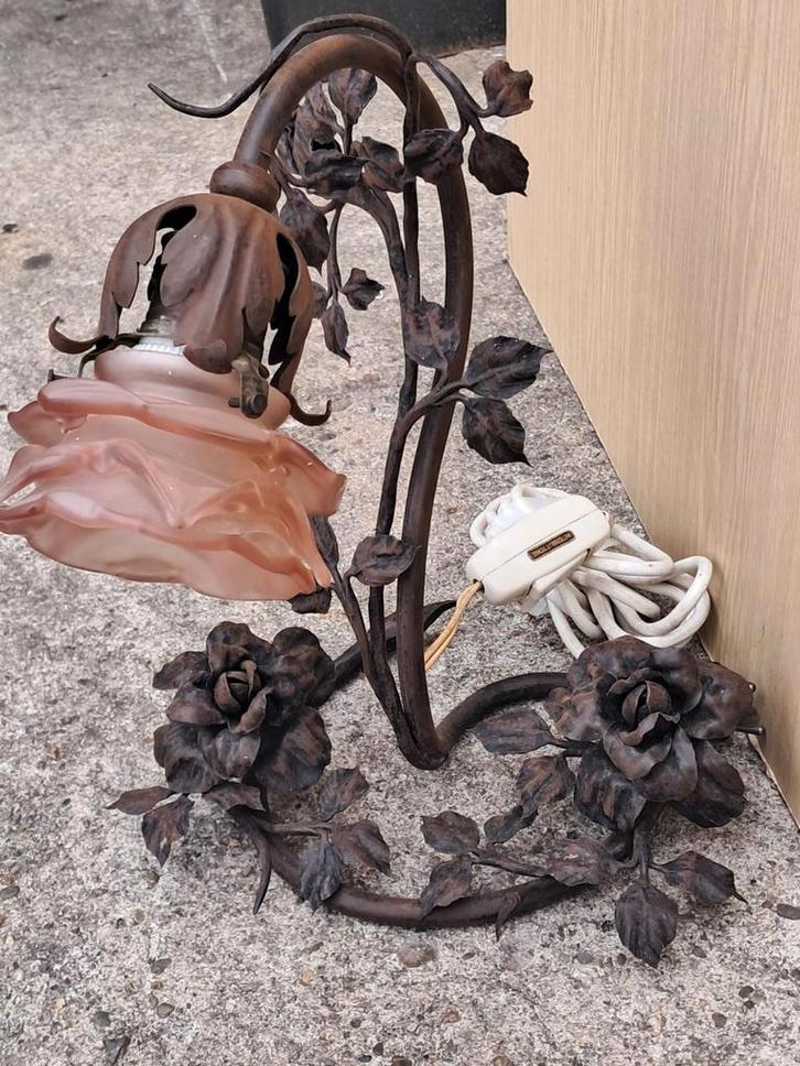 Smeedijzeren tafellamp – vermoedelijk uit de school, Antiek en Kunst, Antiek | Lampen, Ophalen