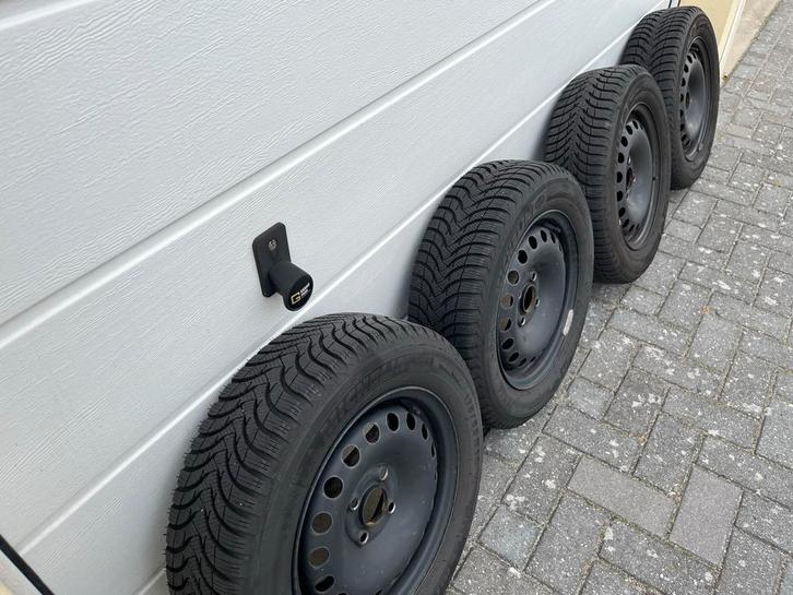 Set winterbanden op stalen velg - Michelin 175/65 R14 VW Up, Auto-onderdelen, Banden en Velgen, Banden en Velgen, Winterbanden