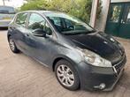 Peugeot 208 AUTOMAAT 1.2 VTI 60KW 5-D 2-TR 2013 EXPORT, 1199 cc, Origineel Nederlands, 39 €/maand, 825 kg