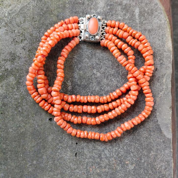 authentieke bloedkoraal armband 4 rijig zilver slot ANTIEK, Sieraden, Tassen en Uiterlijk, Antieke sieraden, Armband, Zilver, Verzenden