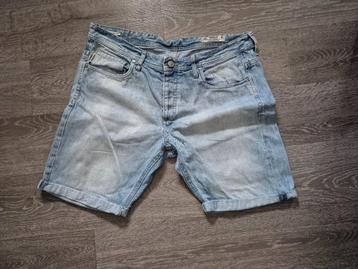 Korte Broek beschikbaar voor biedingen