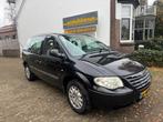 Chrysler Voyager 2.4i SE Luxe Automaat, Auto's, Chrysler, 450 kg, Gebruikt, 7 stoelen, Zwart