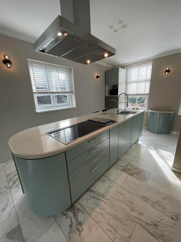 Keuken (Tulp) kookeiland, Huis en Inrichting, Keuken | Complete keukens, Zo goed als nieuw, Wit, Met kookeiland, Ophalen