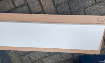 Vensterbank wit 93 cm beschikbaar voor biedingen