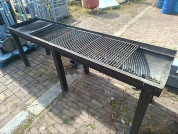 Grote hout of kolen bbq  beschikbaar voor biedingen