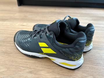 Zeer nette Babolat tennis schoenen maat 40 beschikbaar voor biedingen