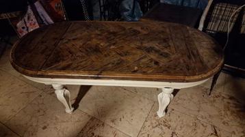Ovale salontafel met houten blad beschikbaar voor biedingen