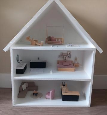 Handgemaakt nieuw poppenhuis  beschikbaar voor biedingen