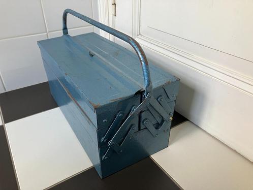 Gereedschapskist metaal goede staat - Lees en zie foto’s, Doe-het-zelf en Verbouw, Gereedschapskisten, Gebruikt, Ophalen
