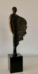 Vrouw met mantel, Antiek en Kunst, Ophalen of Verzenden