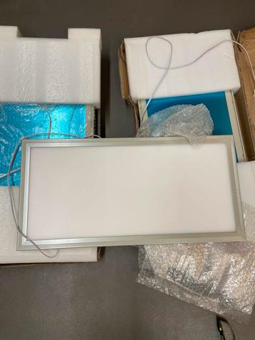 LED Paneel 595x295mm 3000K - ongebruikt (4stuks) beschikbaar voor biedingen