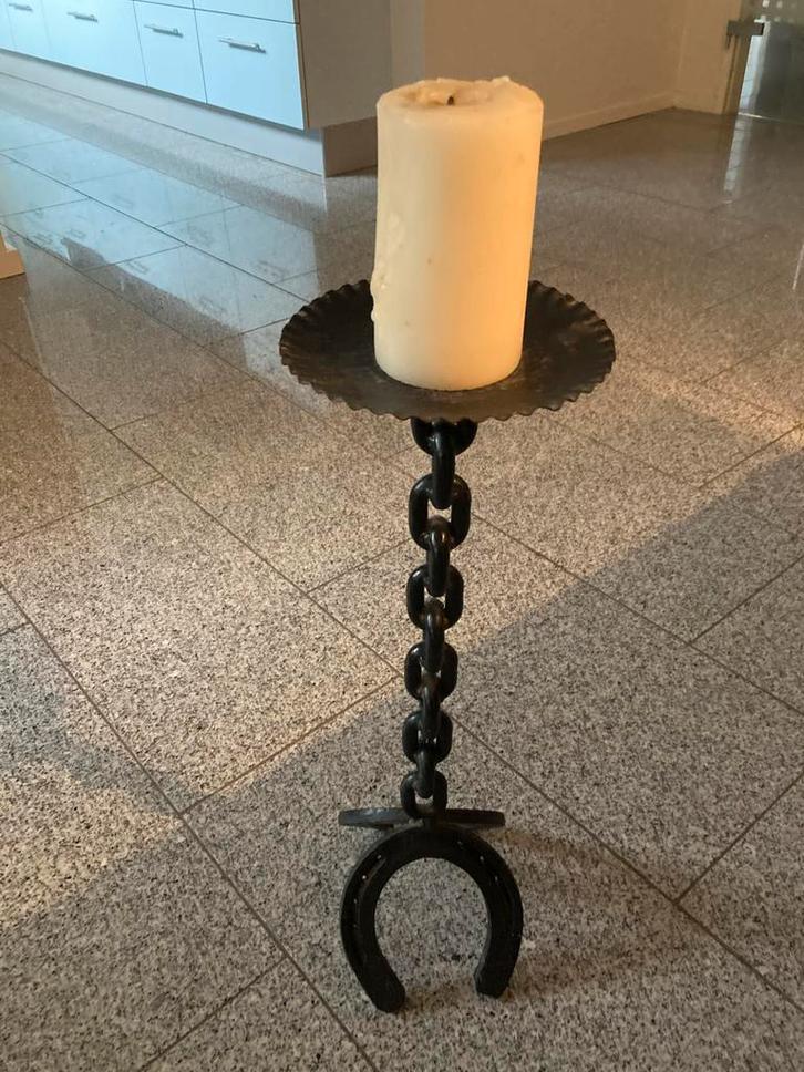 Unieke kaarsenstandaard van kettingen en hoefijzers, Huis en Inrichting, Woonaccessoires | Kandelaars en Kaarsen, Gebruikt, Kandelaar