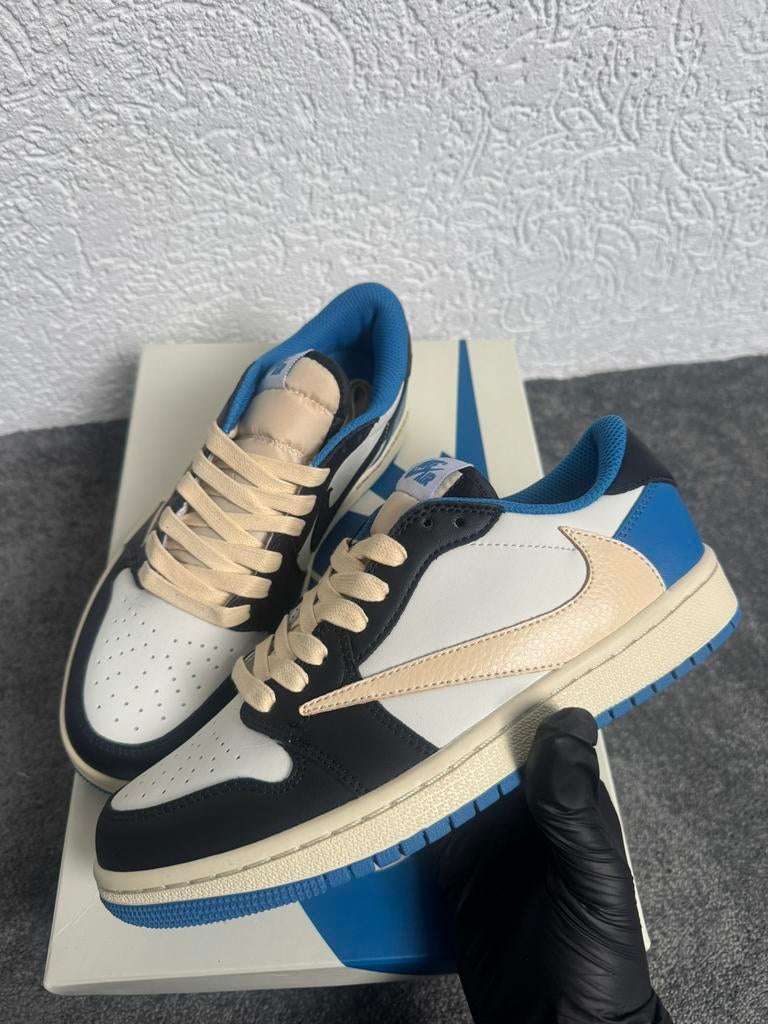 Air Jordan 1 Low Travis Scott Fragment, Ophalen, Zo goed als nieuw, Blauw, Sneakers of Gympen