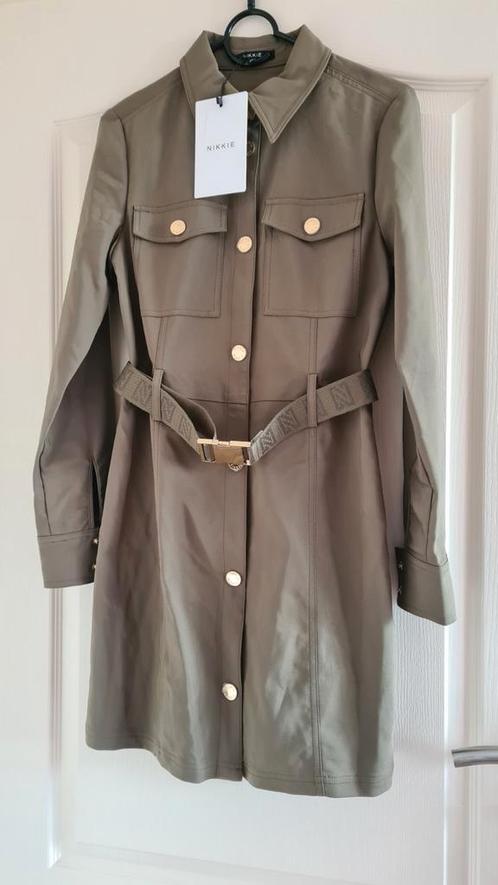 Nikkie shirt dress Lucia army maat 34 met kaartjes!, Kleding | Dames, Jurken, Nieuw, Maat 34 (XS) of kleiner, Groen, Boven de knie