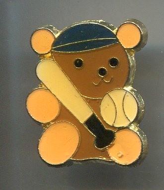 Beertje met honkbal knuppel PIN ( BLAD1_103 ), Verzamelen, Speldjes, Pins en Buttons, Zo goed als nieuw, Speldje of Pin, Figuurtje