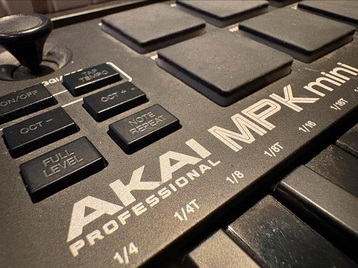 Midi keaboard/controller, Muziek en Instrumenten, Midi-apparatuur, Zo goed als nieuw, Ophalen of Verzenden