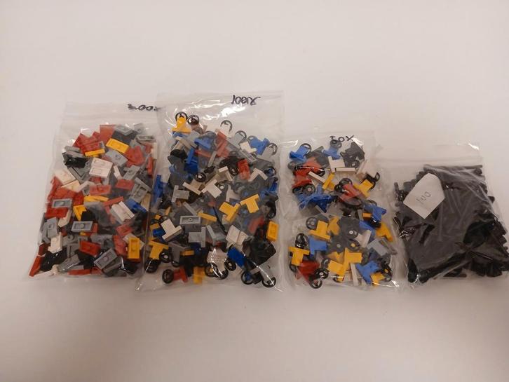 Lego bulk onderdelen 150x stuurtje, 100x antenne en 200x 1x2, Kinderen en Baby's, Speelgoed | Duplo en Lego, Zo goed als nieuw
