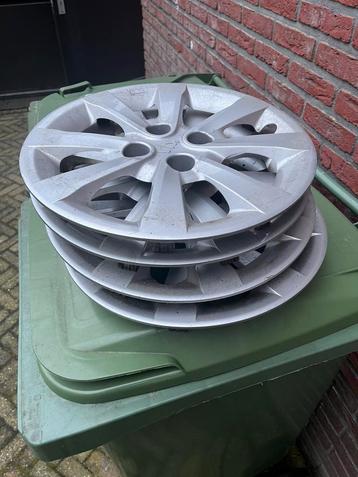 5,5J x 15  wieldoppen Kia beschikbaar voor biedingen