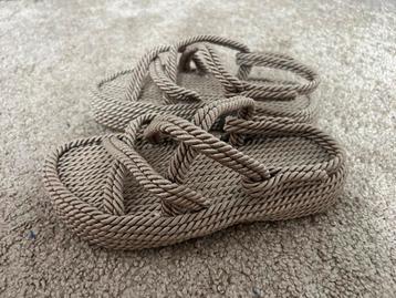 Nieuwe Beige Touwsandalen beschikbaar voor biedingen