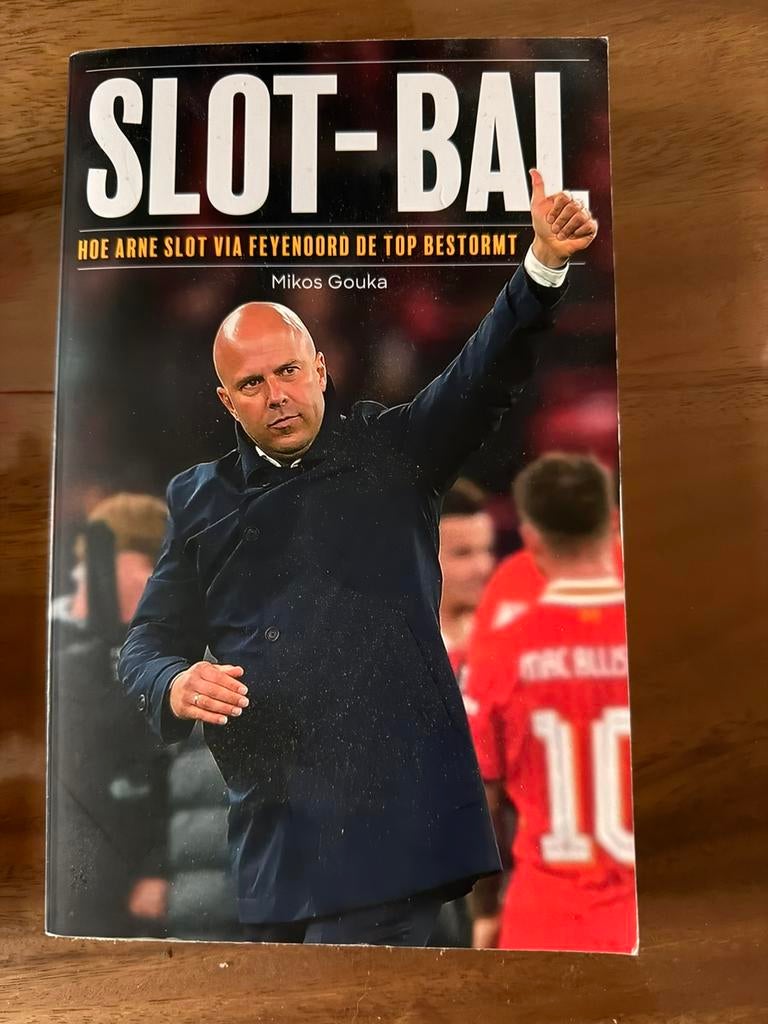 Slot-bal hoe  Arne Slot via Feyenoord de top bestormt, Ophalen of Verzenden, Zo goed als nieuw, Balsport