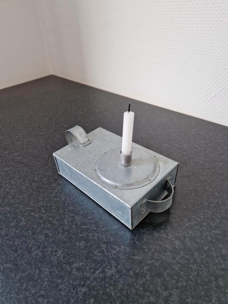 Kandelaar kaarshouder rustiek met opberglade kaarsen, Huis en Inrichting, Woonaccessoires | Kandelaars en Kaarsen, Zo goed als nieuw