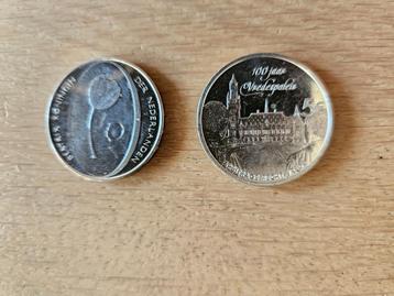 2 stuks 5 euromunten; Tulpen 2012 en Vredespaleis 2013 beschikbaar voor biedingen