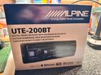 Alpine UTE-200BT Autoradio met Bluetooth - Compleet met doos, Auto diversen, Autoradio's, Ophalen of Verzenden, Gebruikt